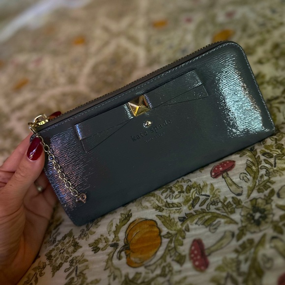 kate spade wallet - Picture 1 of 8